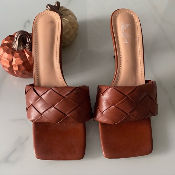 woven strap sandal - Picture 4 of 9